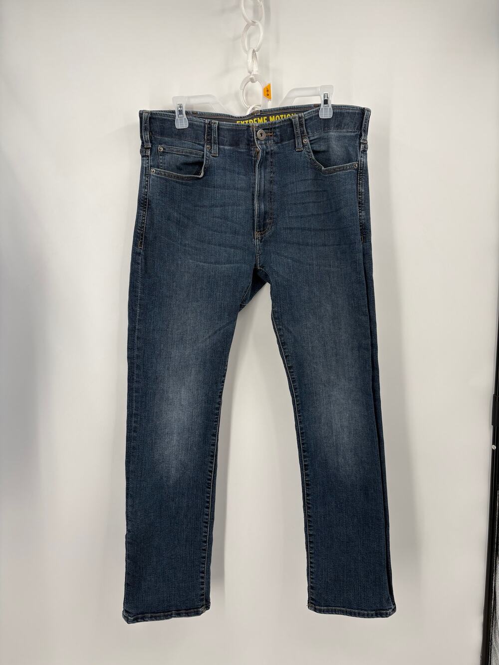 Men's Extreme Motion Straight Fit Tapered Leg Jeans